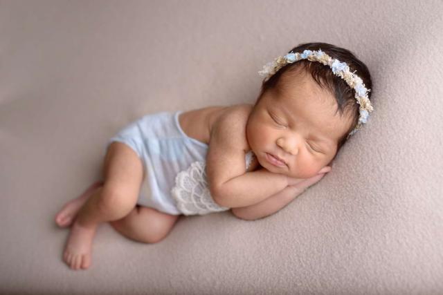 Newborn twins photo shoot in Frankfurt